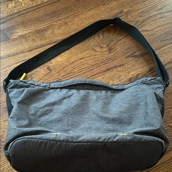 🎉Good condition SHERPANI Force wellness zip up shoulder tote bag for yoga or gym - Picture 4 of 10